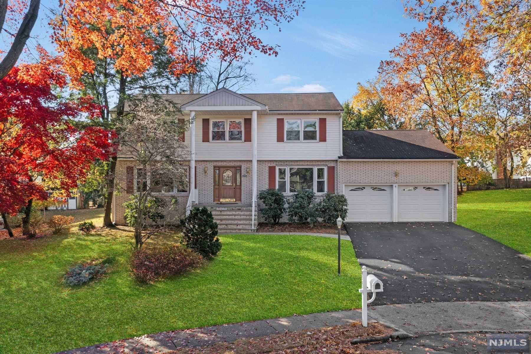 $949,900 Colonial