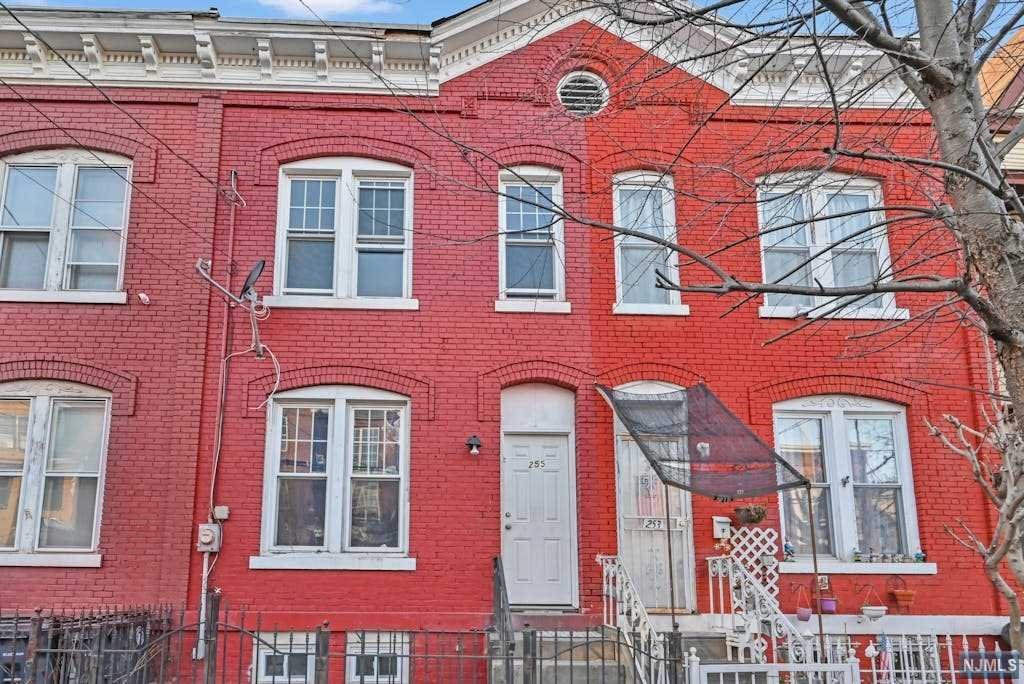 $335,000 Rowhouse