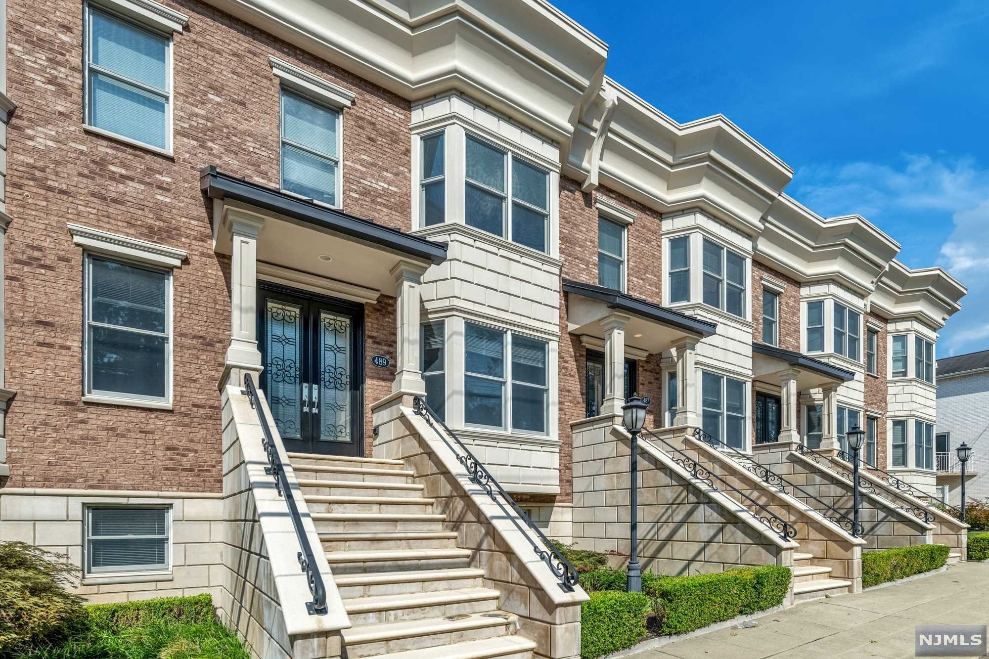 $1,195,000 Townhouse