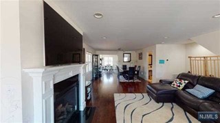 $799,900 Townhouse