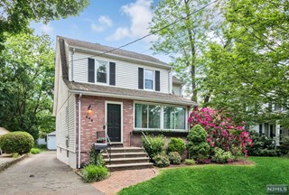$799,000 Colonial