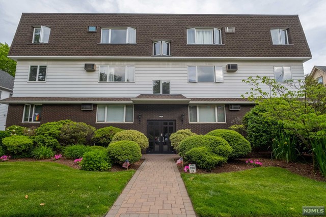 Photo of 137 Orient Way, Rutherford NJ