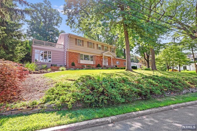 Photo of 1 Mccain Court, Closter NJ