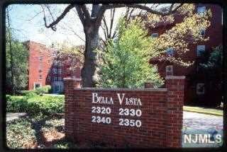 Renovated 2 BDR in desirable Balla Vista Complex. New Kitchen cabinetry+appliances, refinished hardwood floors, freshly painted unit. Unit includes 1 indoor parking space.******Pictures reflect a previous model apartment and are for demonstration purposes only*****