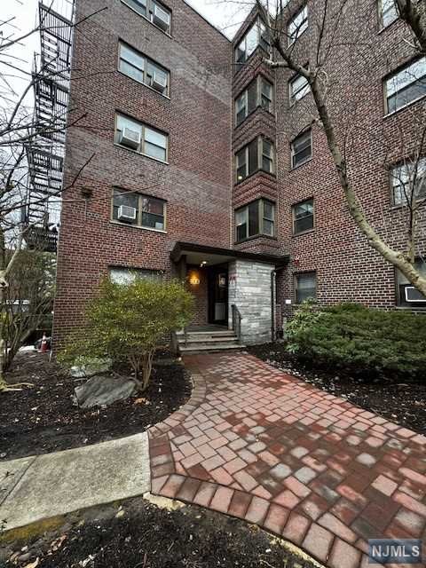 400 Fairview Avenue 5J Fort Lee NJ 07024 | Active