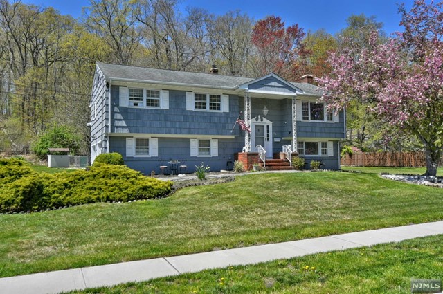 305 Andrew Place, Bloomingdale, NJ 07403 Listing Photo  1